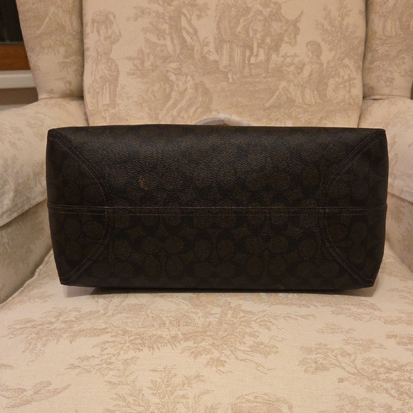 Coach Signature City Tote - Picture 6 of 10